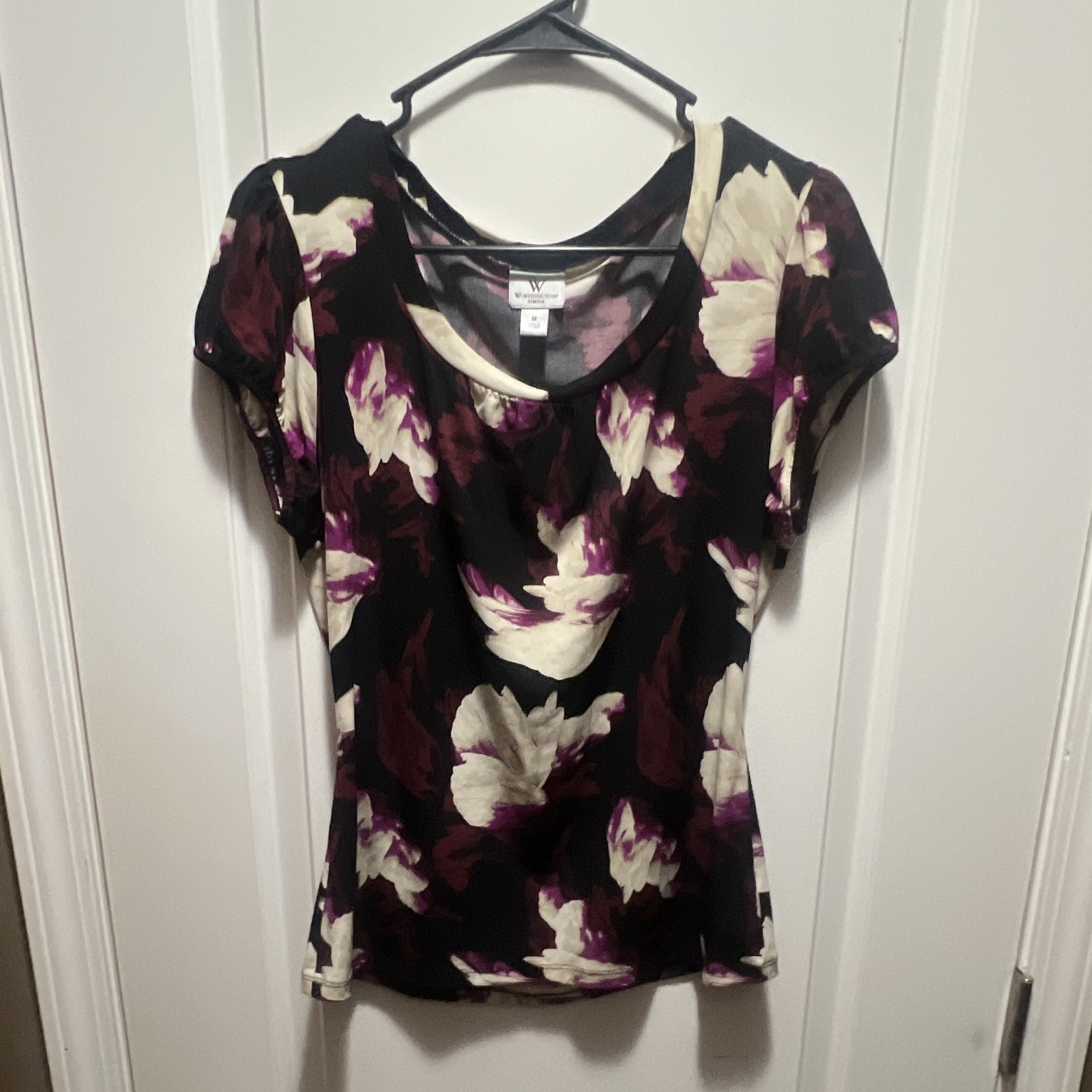 Worthington Women’s M Black/Purple/White Floral Scoop Neck Short Sleeve Top