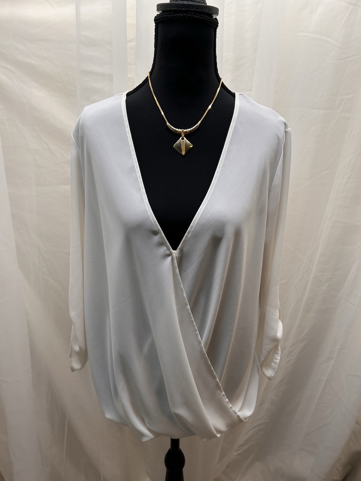 Hush Womens Medium White Surplice Wrap Blouse 3/4 Roll Tab Sleeve V-Neck Top