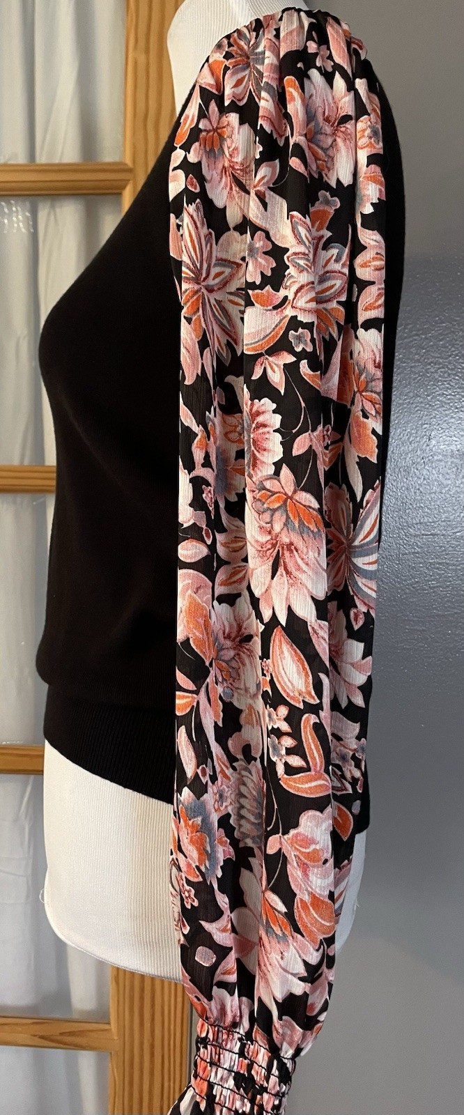 Anthropologie Fate Pullover Blouse S Black Knit Peach Floral Sleeve Modern City
