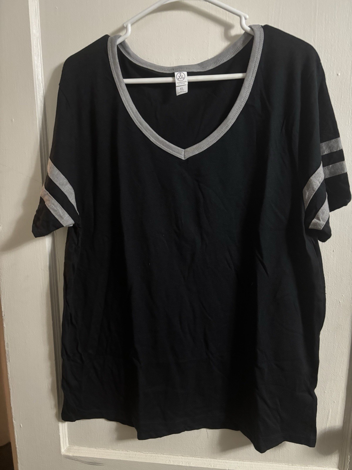 Women’s Alternative Brand V-neck Black w/ Gray Trim Short Sleeve Top, Size XL