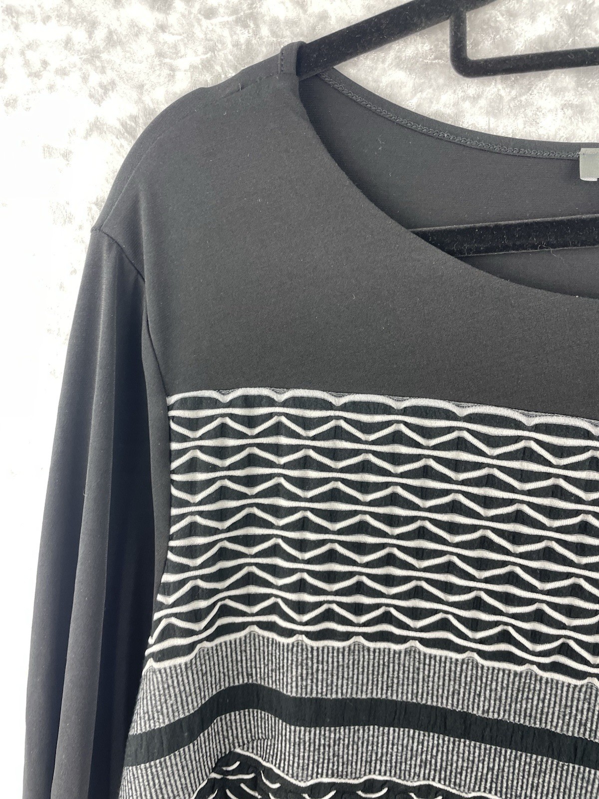 Women’s Roz & Ali Size 3 XL Black & White Tunic Top Short Sleeves Textured Front