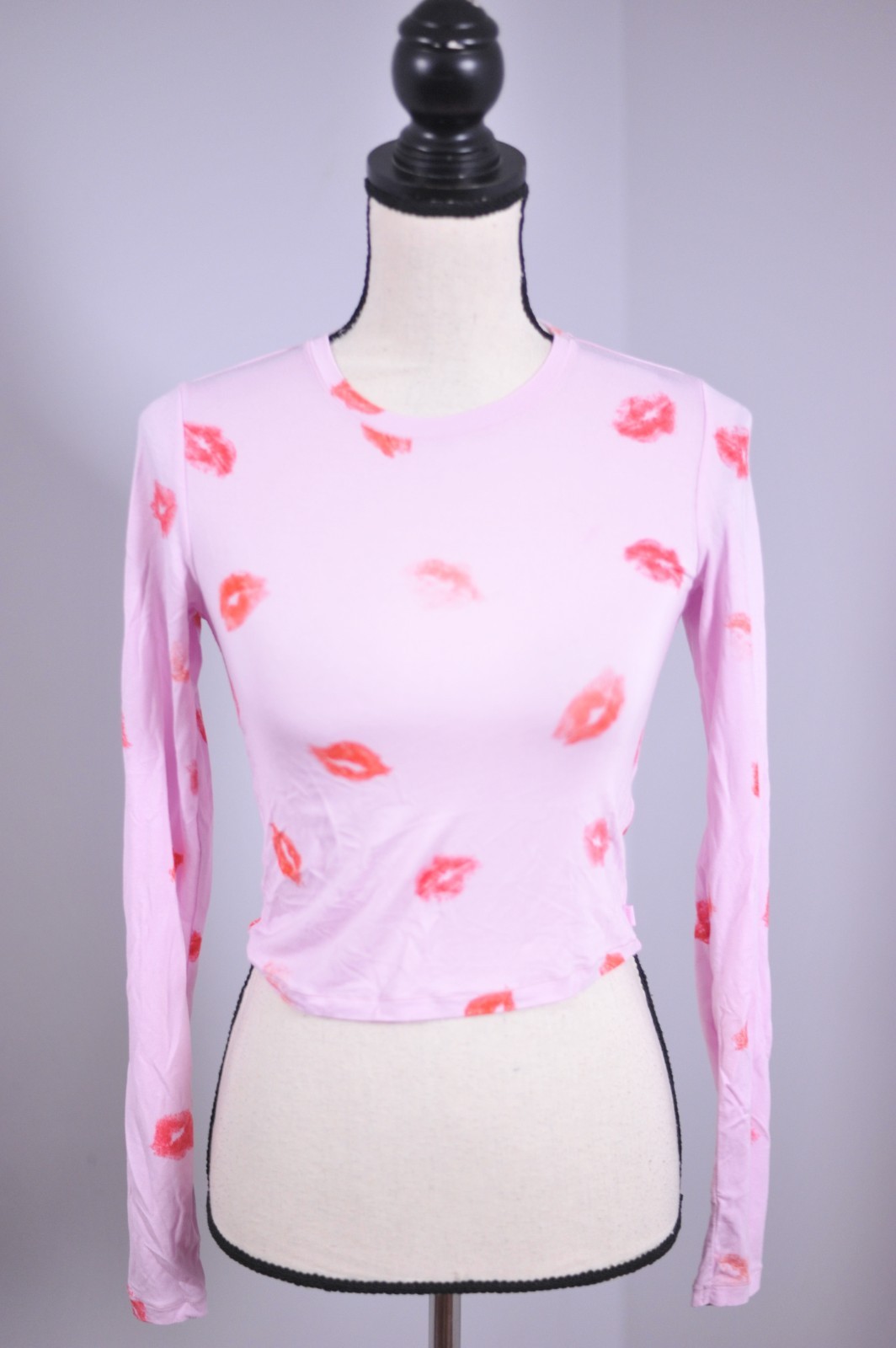 Skims Valentine’s Super Cropped Long Sleeve Lip Print Pink Women’s Small S