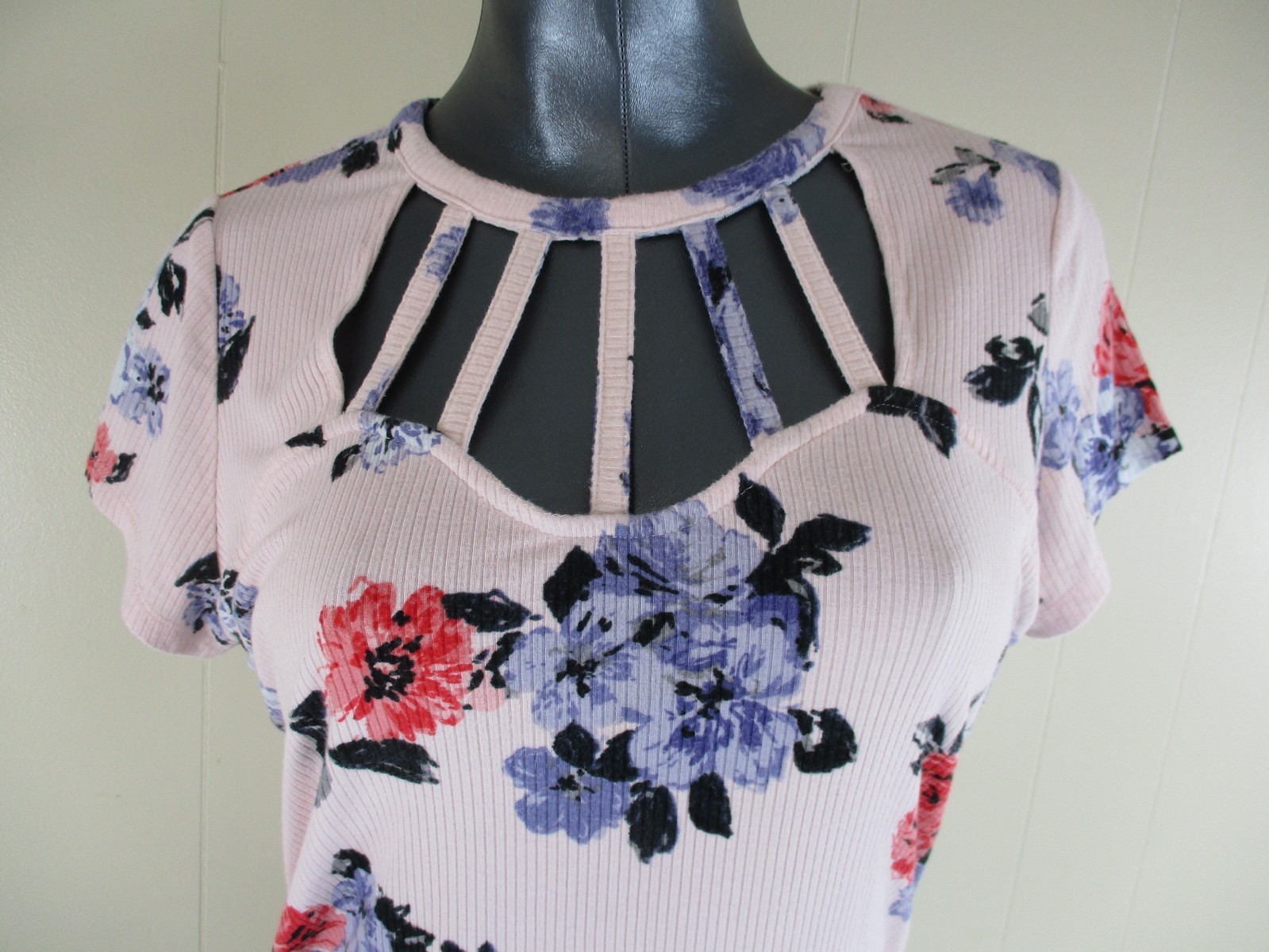 Candies Pink Ribbed Knit Floral S/S Top sz. XL Ruched , Rayon Vtg Y2K Coquette