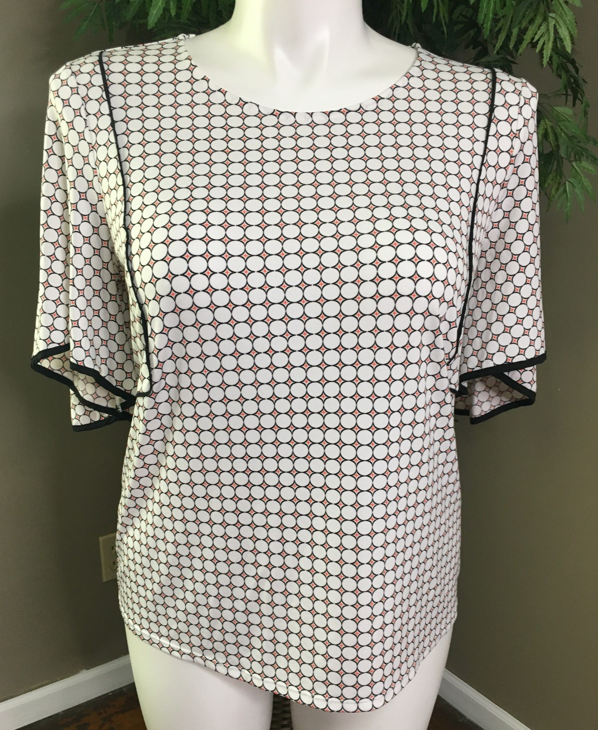 Worthington Blouse Women’s Sz. L Top Short Flare Sleeve White,Black & Red Design