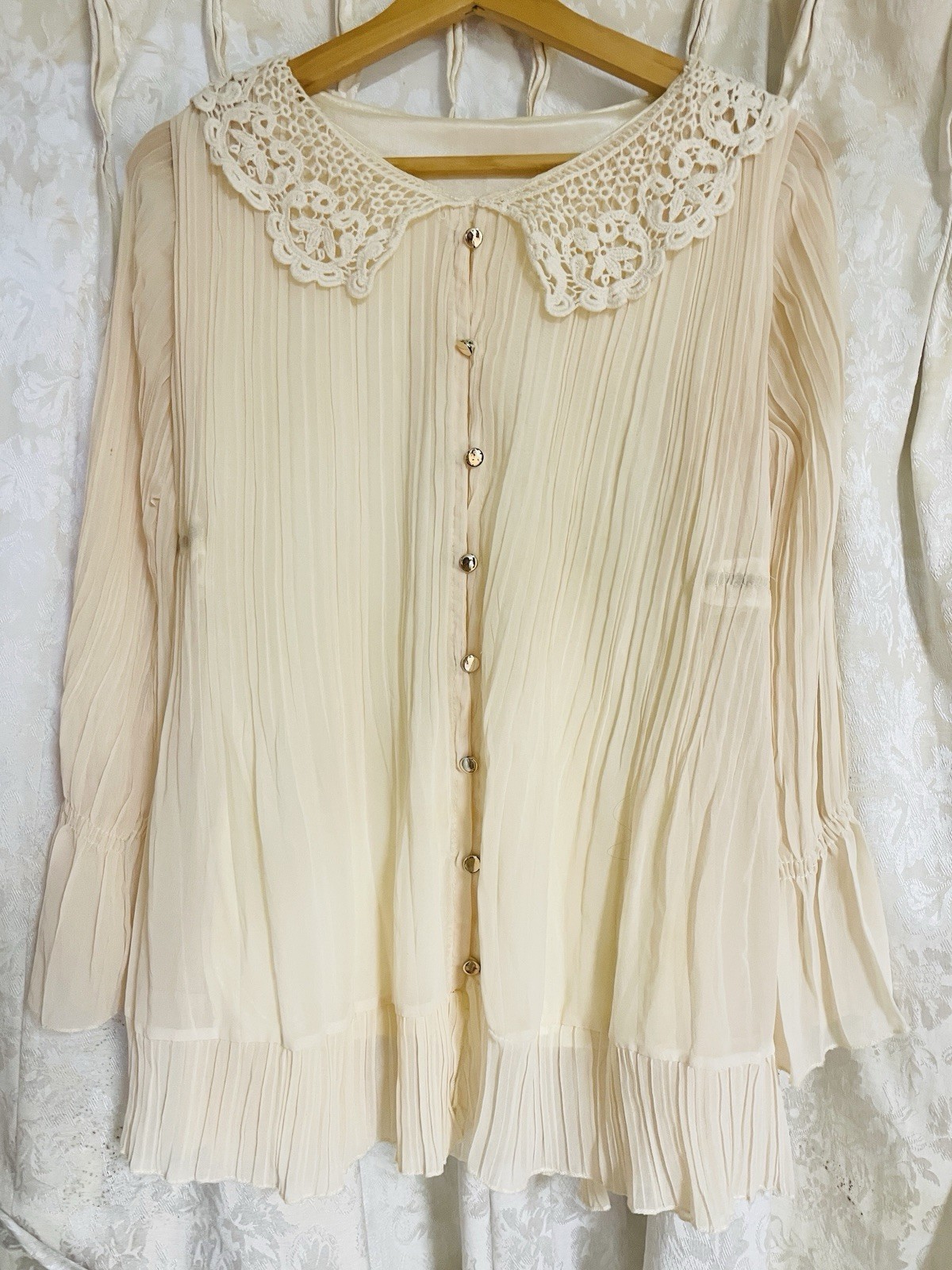 Ivory Chiffon Pleated Blouse Lace Collar Button Long Sleeve Women Classic