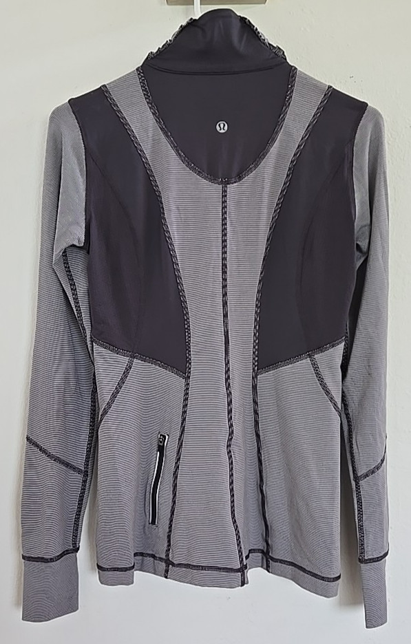 Lululemon Mock Neck 1/2 Zip Long Sleeve Top Striped Thumbhole Pocket Size 6