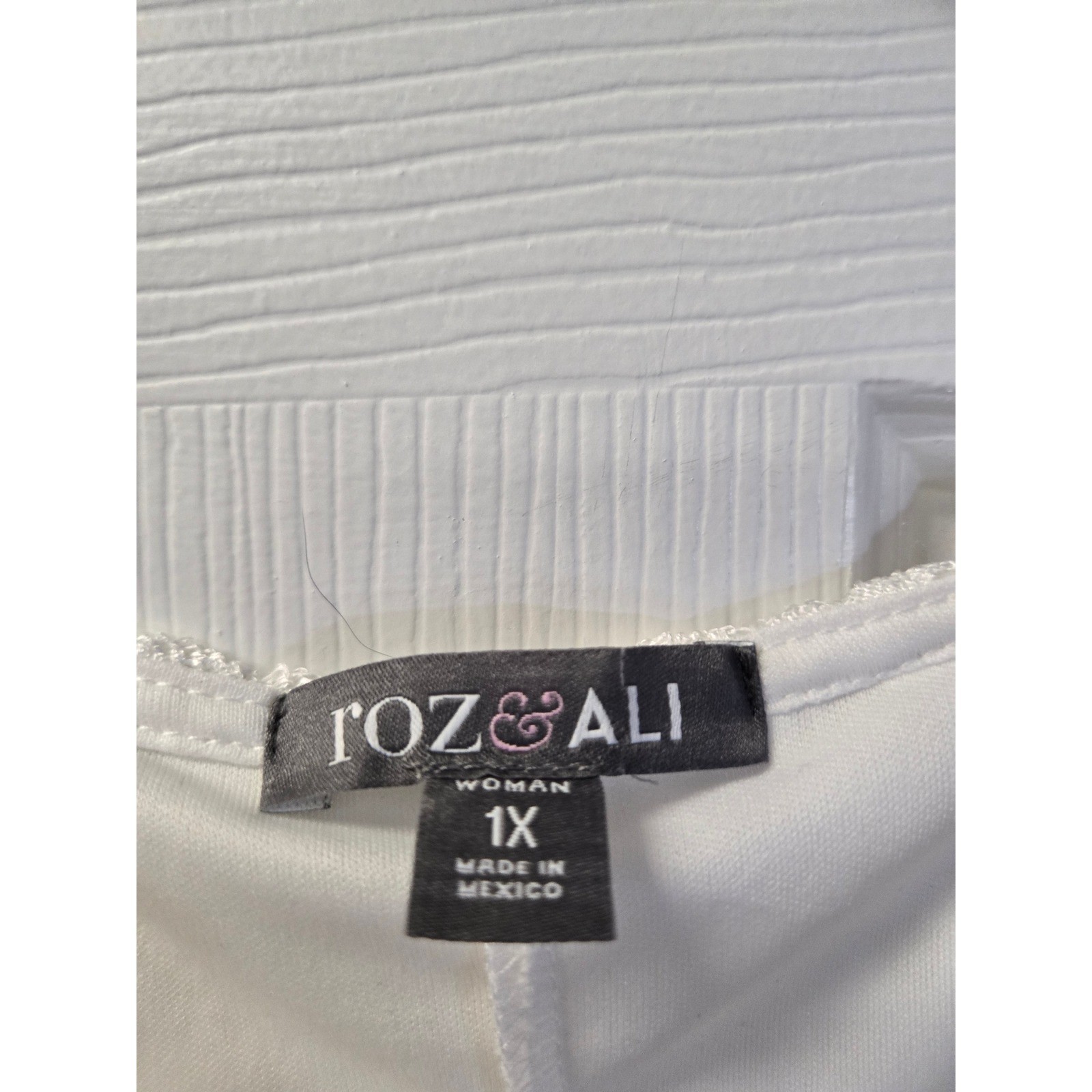 Roz & Ali White Crochet Lace Sharkbite Tunic Top Womens 1X Short Sleeve