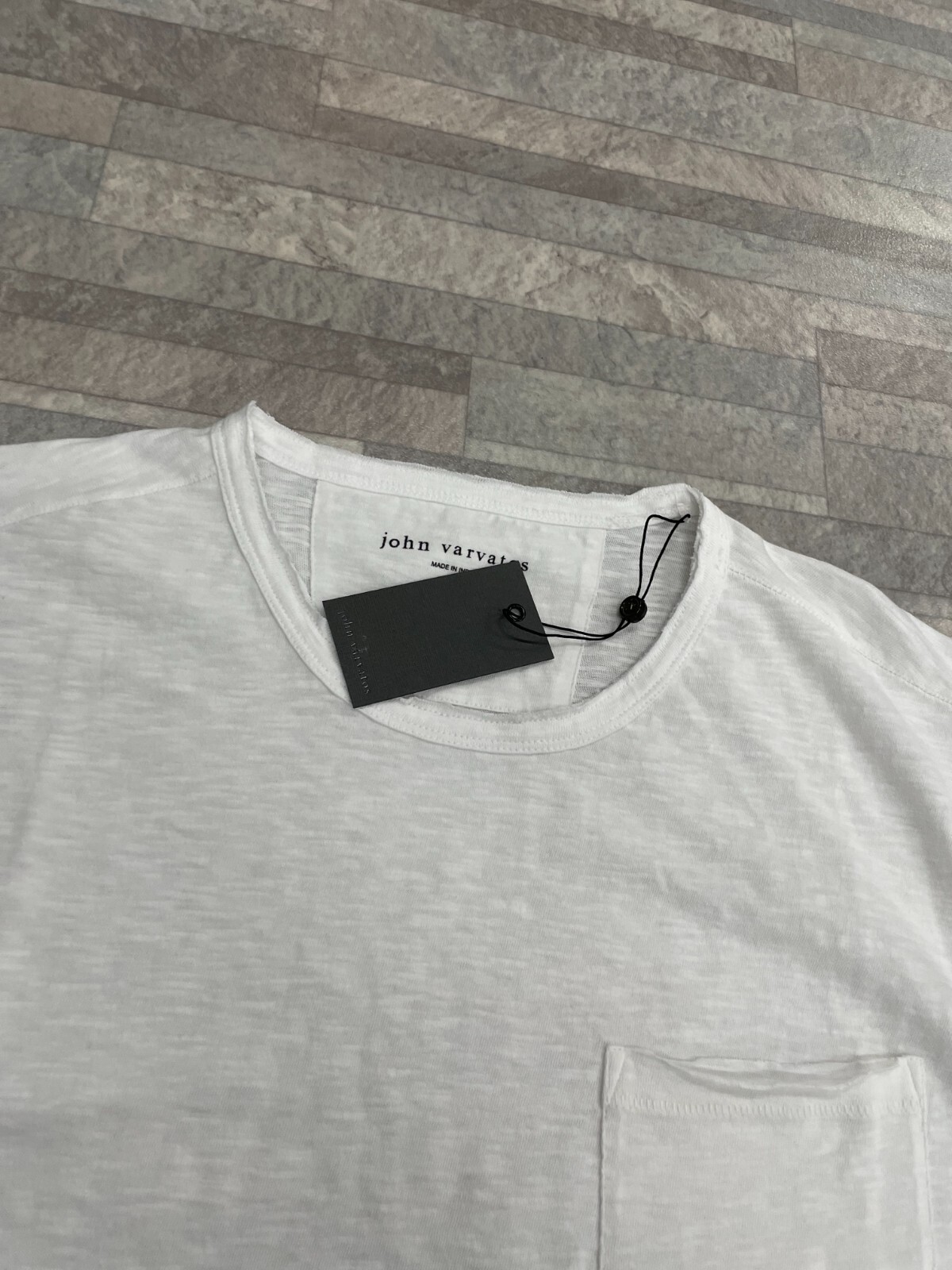 NWT $98 John Varvatos Cooper Vintage Crew Neck In White Size: X-Large (A)