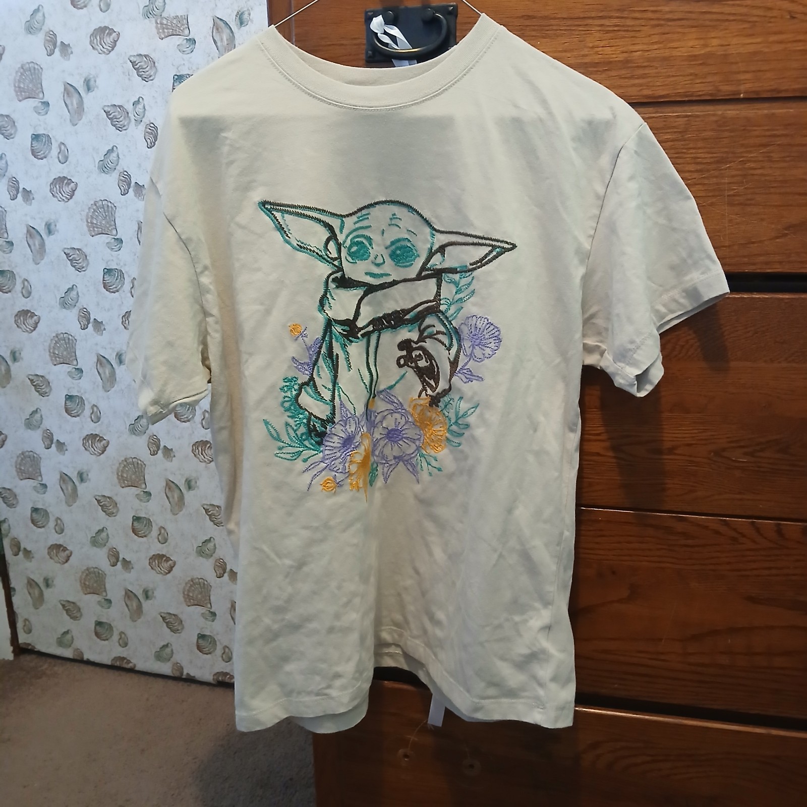 Baby Yoda The Child Grogu Women’s T-Shirt LG Star Wars Mandalorian
