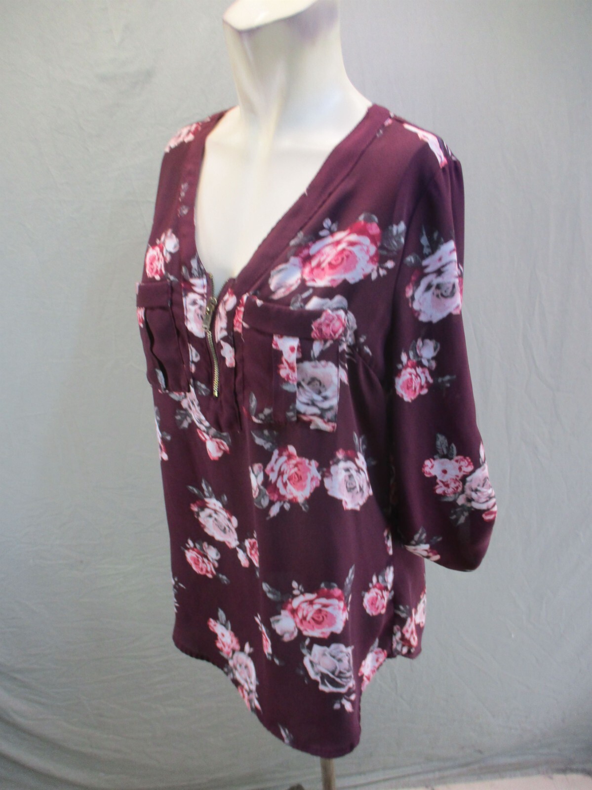 RUE21 Size M Womens Multicolor V-Neck 1/2 Zip 3/4 Sleeve Front Pocket Blouse 276