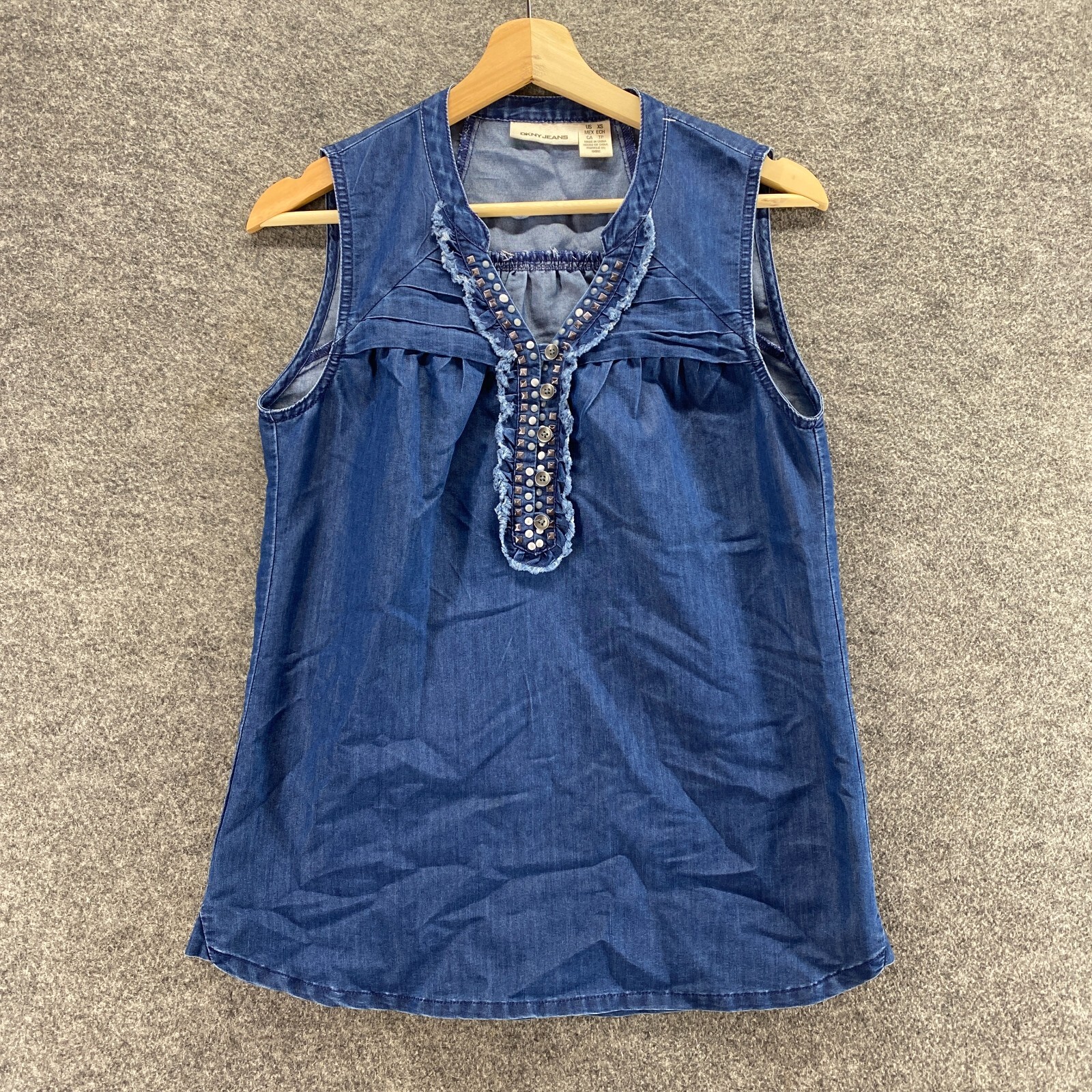 DKNY Top Women XS Blue Denim Dark Wash V-Neck Sleeveless Button Up Rhinestone