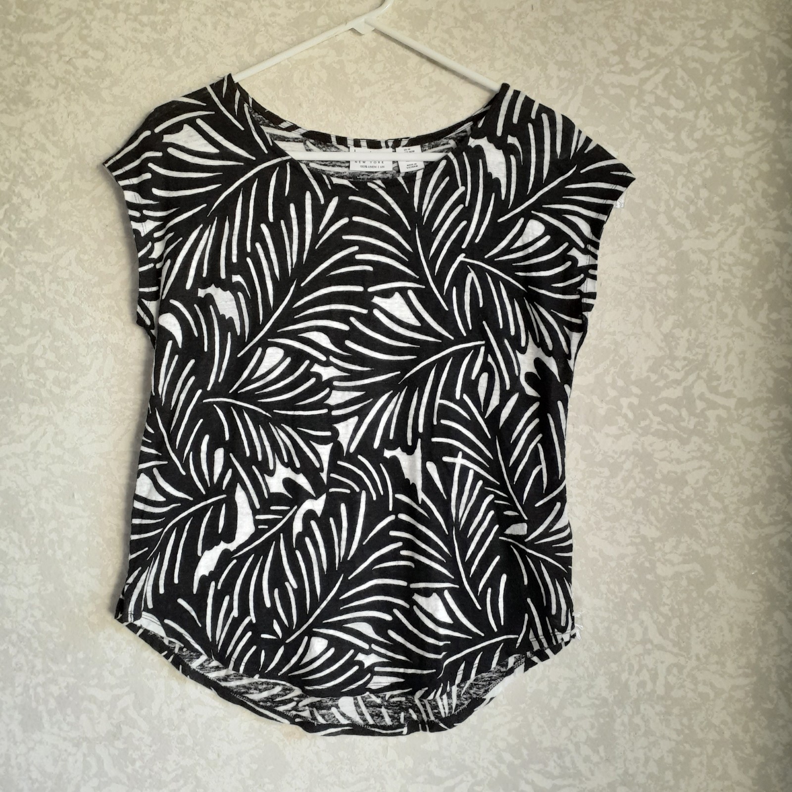 Nicole Miller Top 100% Linen Black White Botanical Cap Sleeve Round Neck Sz M