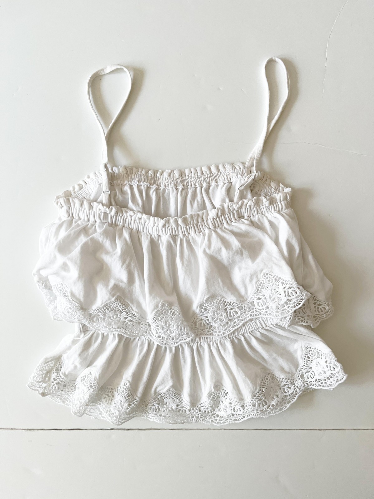 Express Tank Top Womens XS White Lace Trim Ruffle Hem Elastic Waist Cami Boho