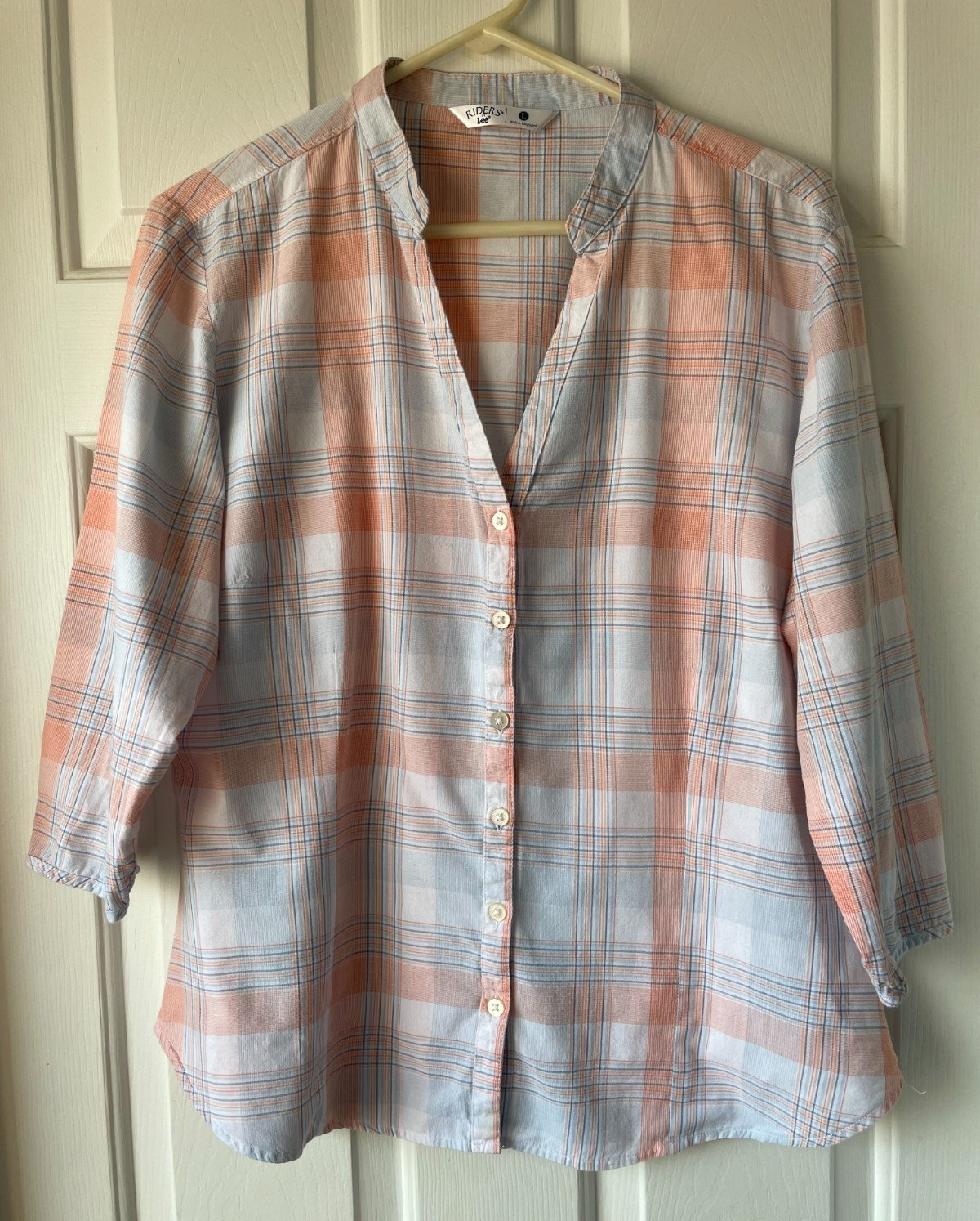 Riders by Lee Women’s L Pale Multi Plaid Top 3/4 Sleeve button Front Faux Collar