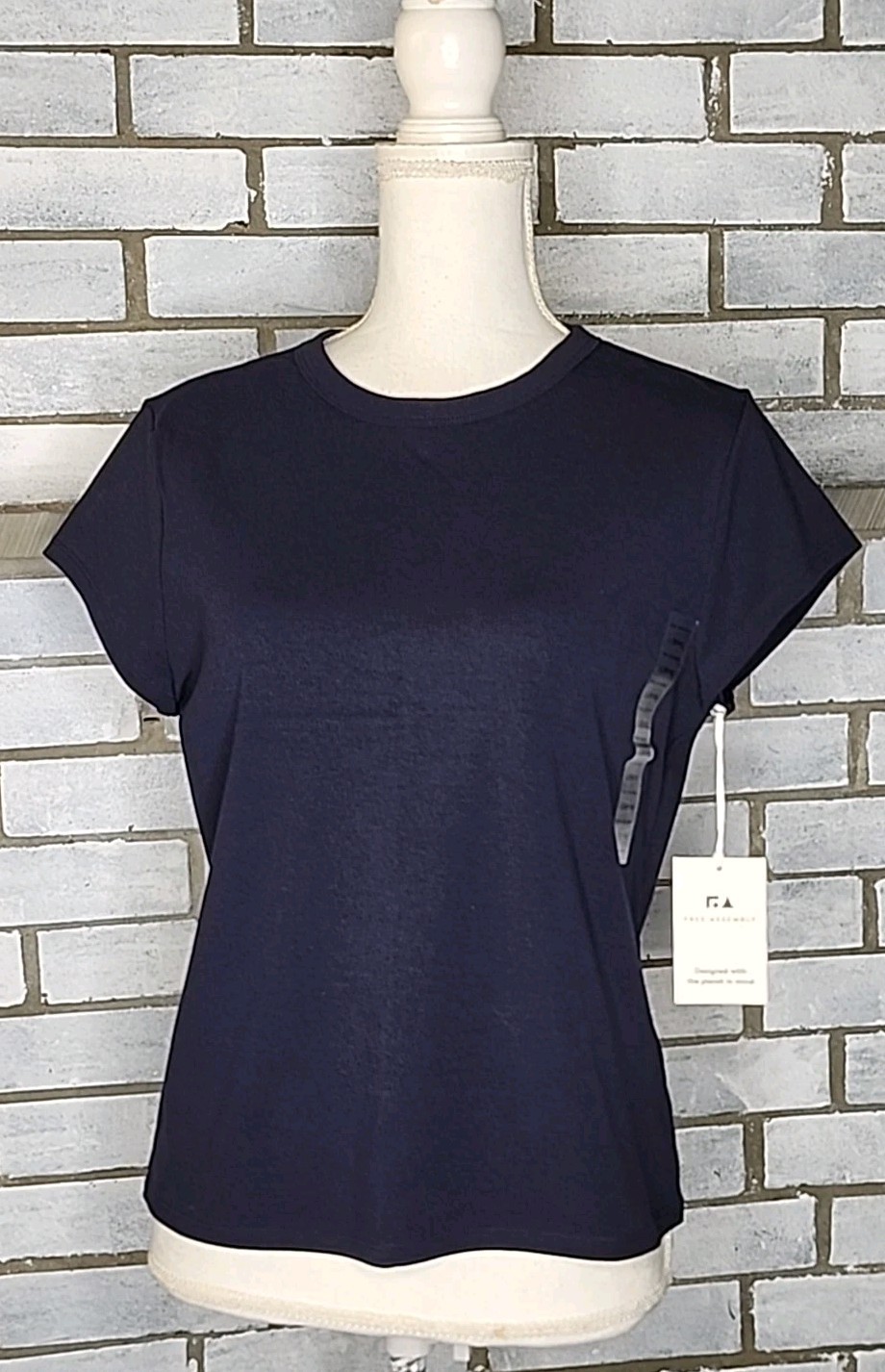 NWT Free Assembly Womens Short Cap Sleeve T-Shirt Tee Size Large Darkest Navy