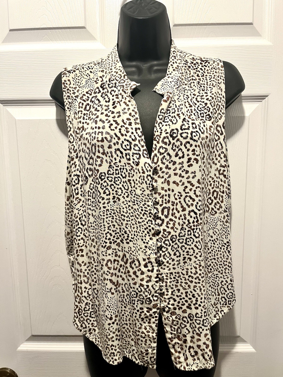 Velvet Heart Top Blouse Large Cheetah Animal Print Sleeveless Button Front