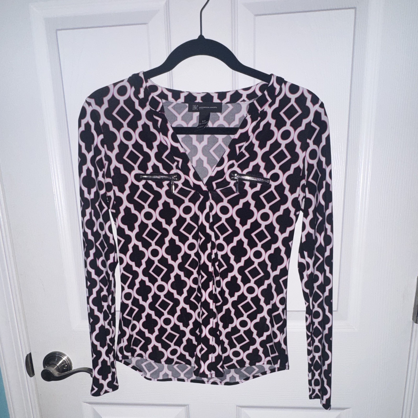 VINTAGE – INC International Concepts Petites Black Pink V-Neck Long Sleeve Blou…