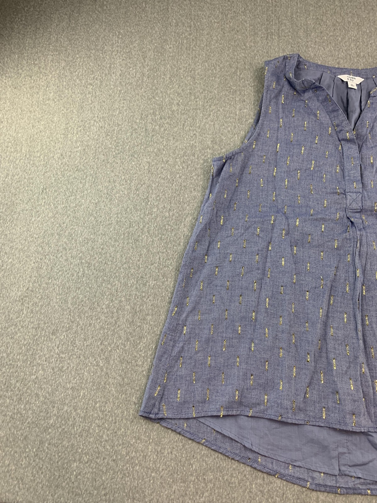 Crown & Ivy Blouse Womens Medium Blue Chambray Sleeveless Henley Glitter Top