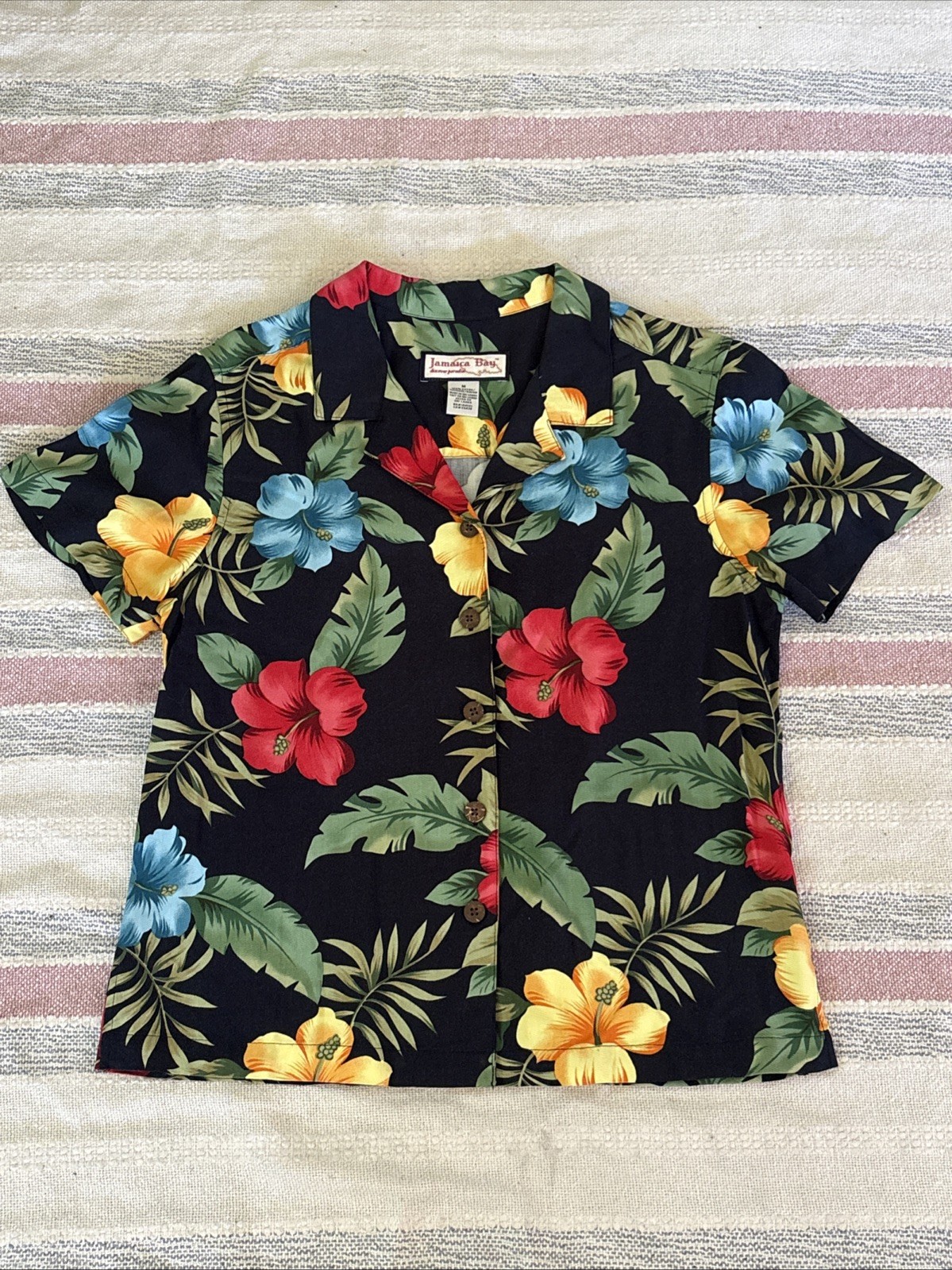 Jamaica Bay Women’s Medium Hibiscus Floral Rayon Hawaiian Aloha Camp Button Up