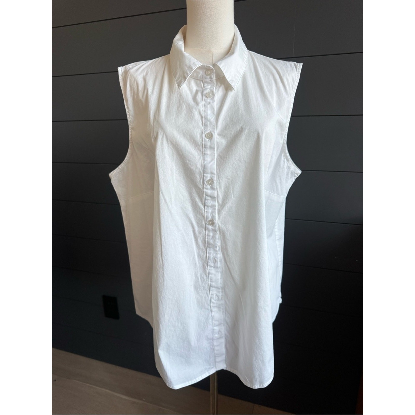 Fortune + Ivy Sleeveless White Button-Down Shirt with Classic Collar