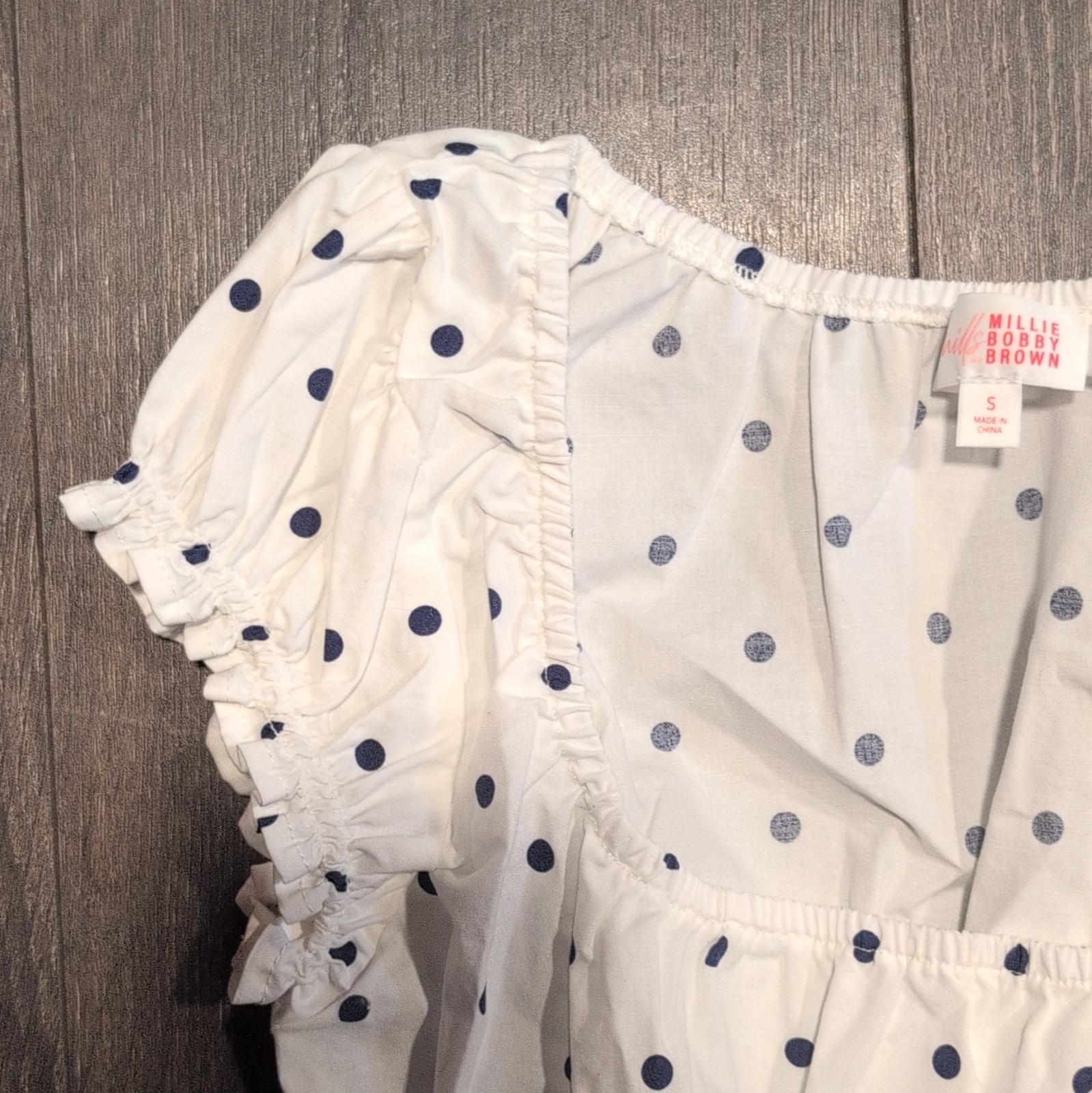 Millie Bobby Brown Women’s S White/Blue Polka Dot Square Neck Puff Sleeve Blouse