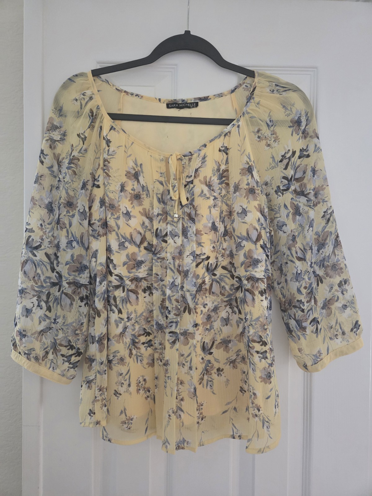 Sara Michelle Yellow Floral Petite Large Blouse. Very Pretty!