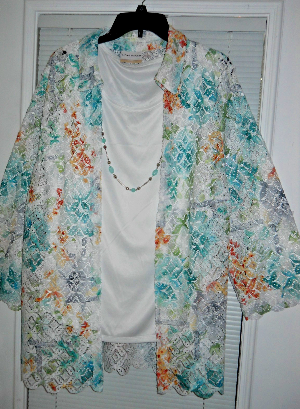 Alfred Dunner 2 for 1 set- Sleeveless Blouse and Lacy Overlay-Size XL- NWOT