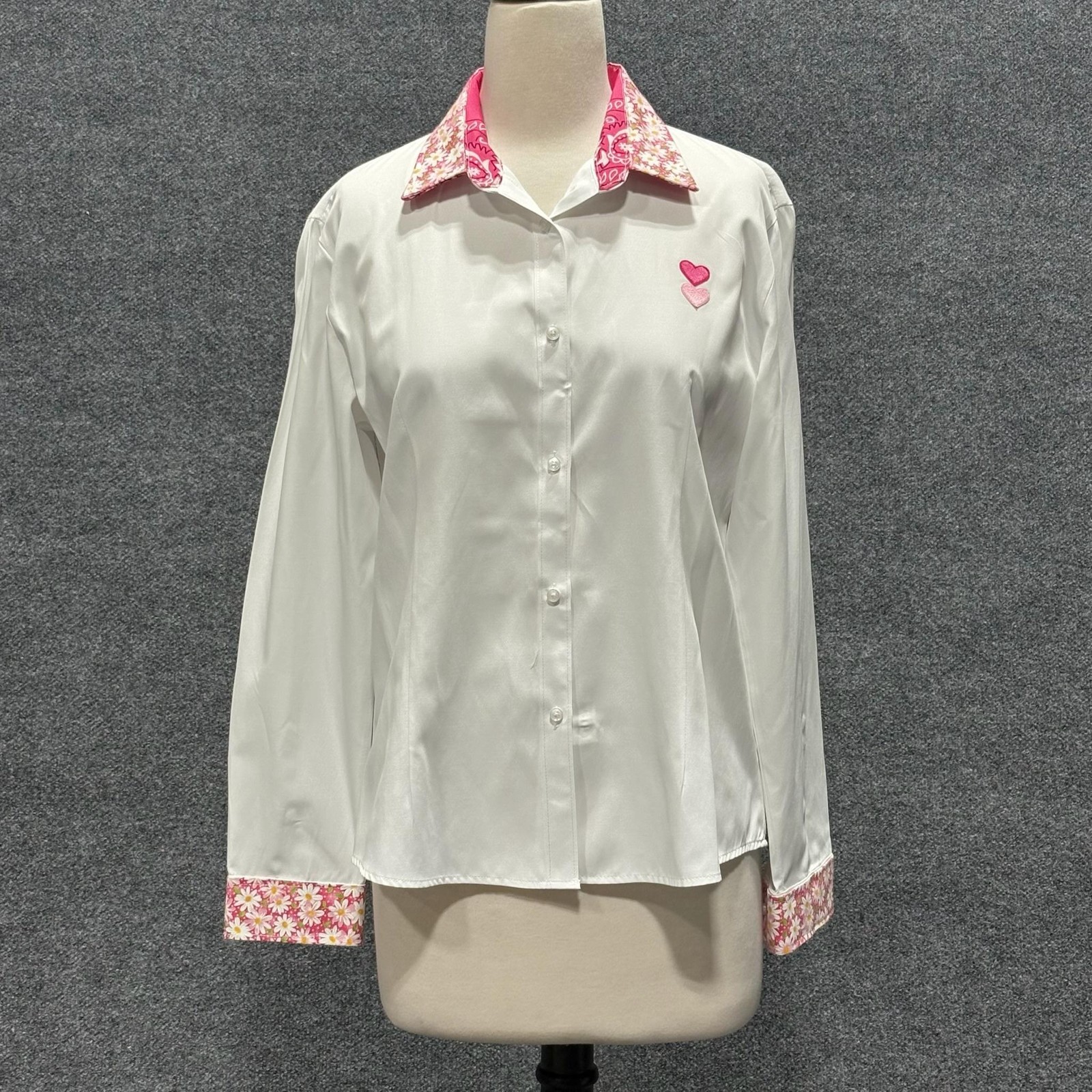 ROMI BASHA Shirt Womens Medium White Heart Floral Trim Button Front Valentines