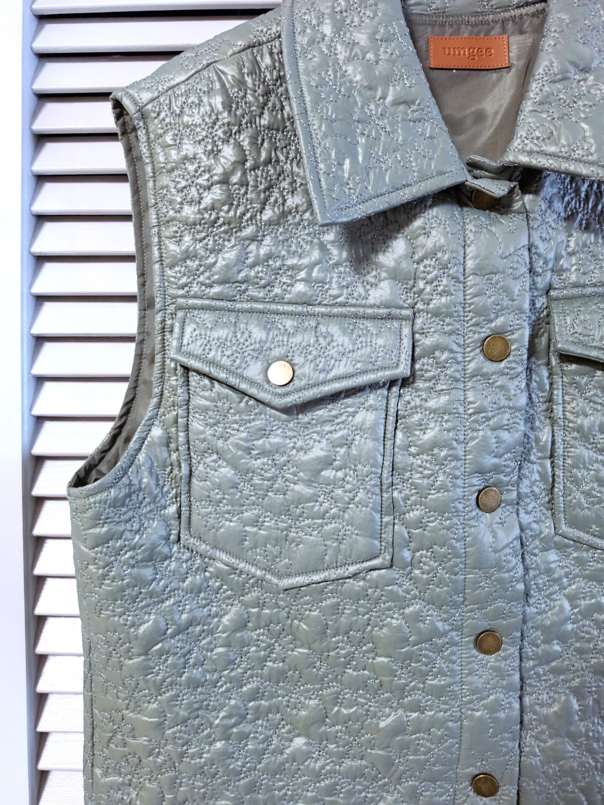 olive stitch chest pockets slevless vest jacket M