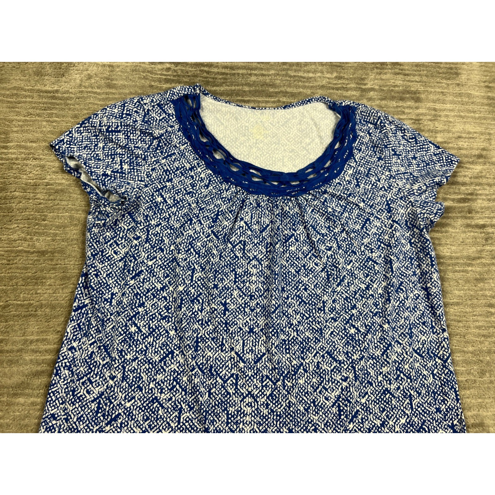 St. John’s Bay Top Womens XL Blue White Geometric Lattice Neck Short Sleeve Tee