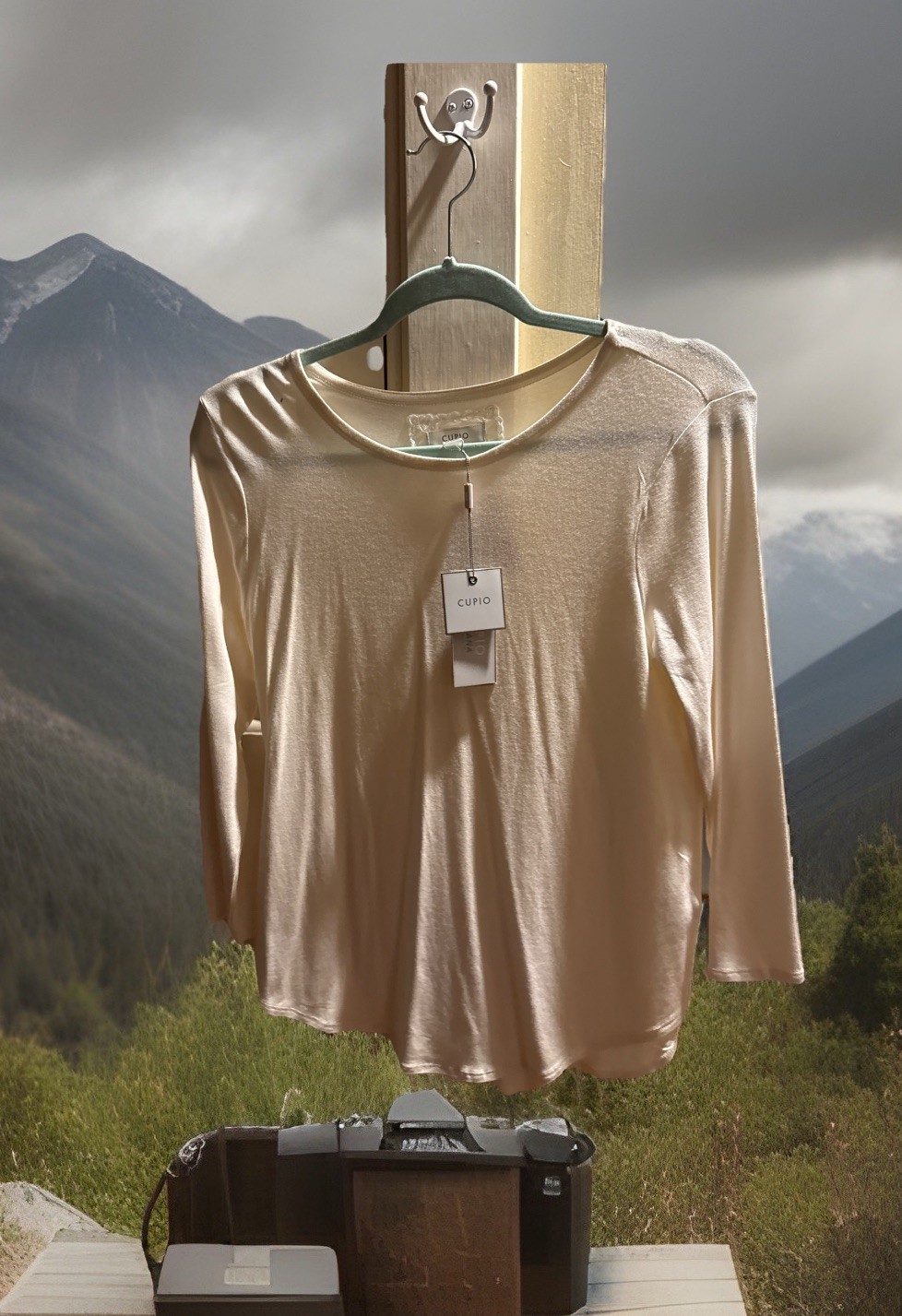 NWT Cupio Whisper White Women Size med 3/4 Sleeve Shirt Juliana Crepe NEW