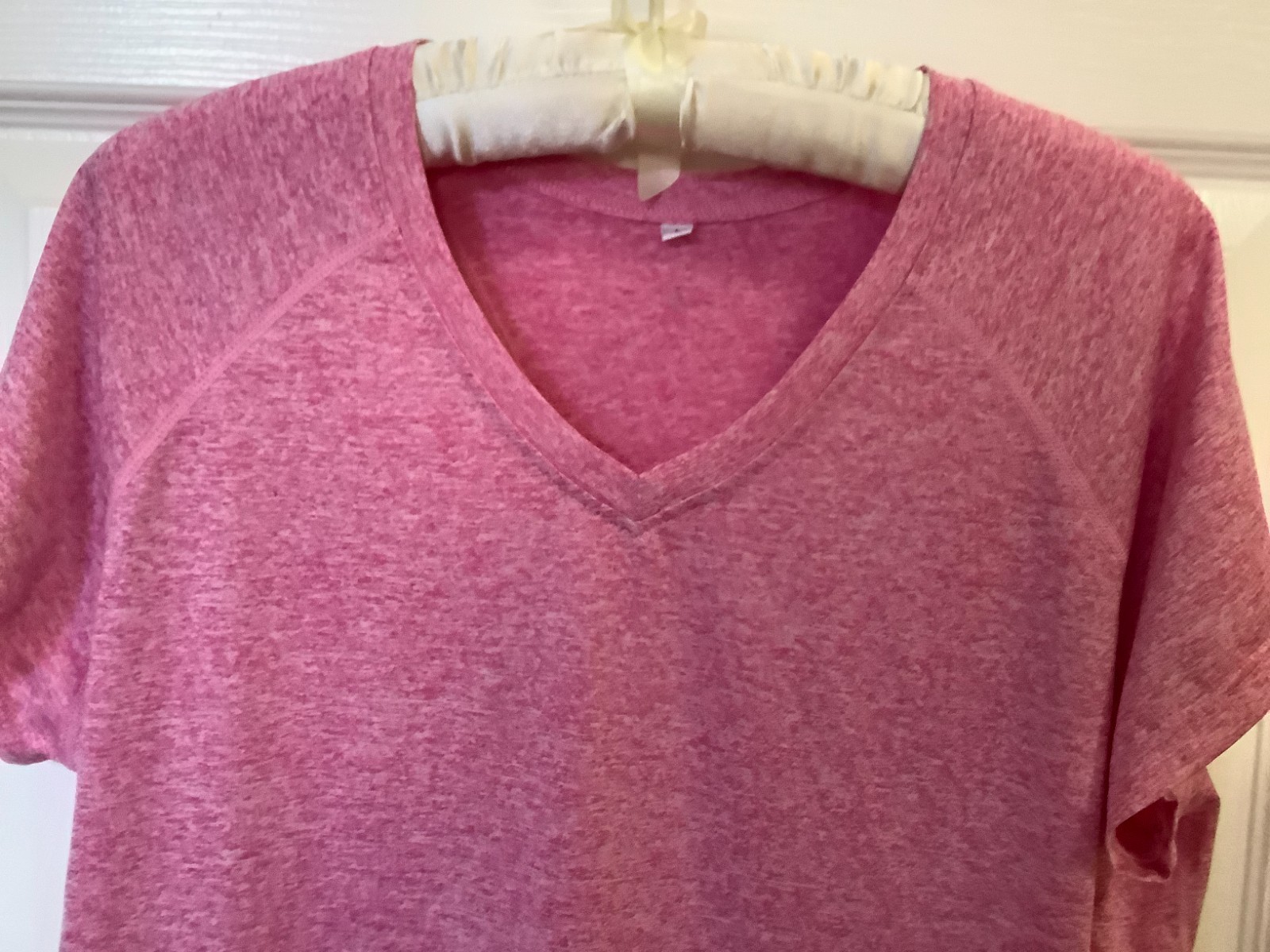Halara Women’s Heathered Vneck Size L Short Sleeve T-Shirt Peach-white EUC