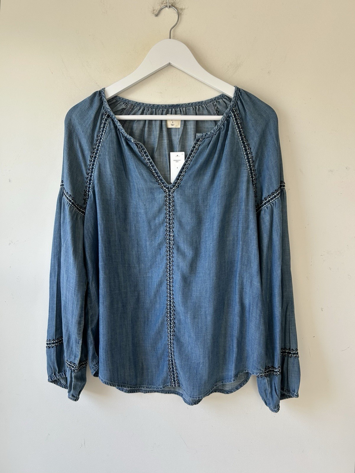NWT GAP 1969 Blue Chambray Top Embroidered Boho Hippie Shirt Women’s S Lyocell