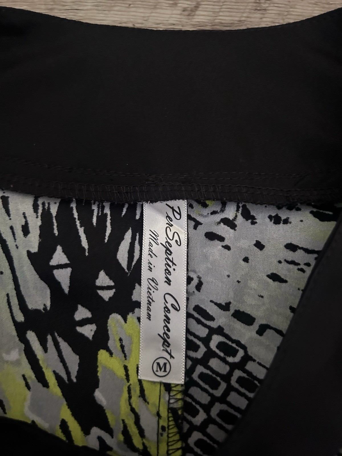 PerSception Concept Black White Green Abstract Pullover Blouse Crew Neck M