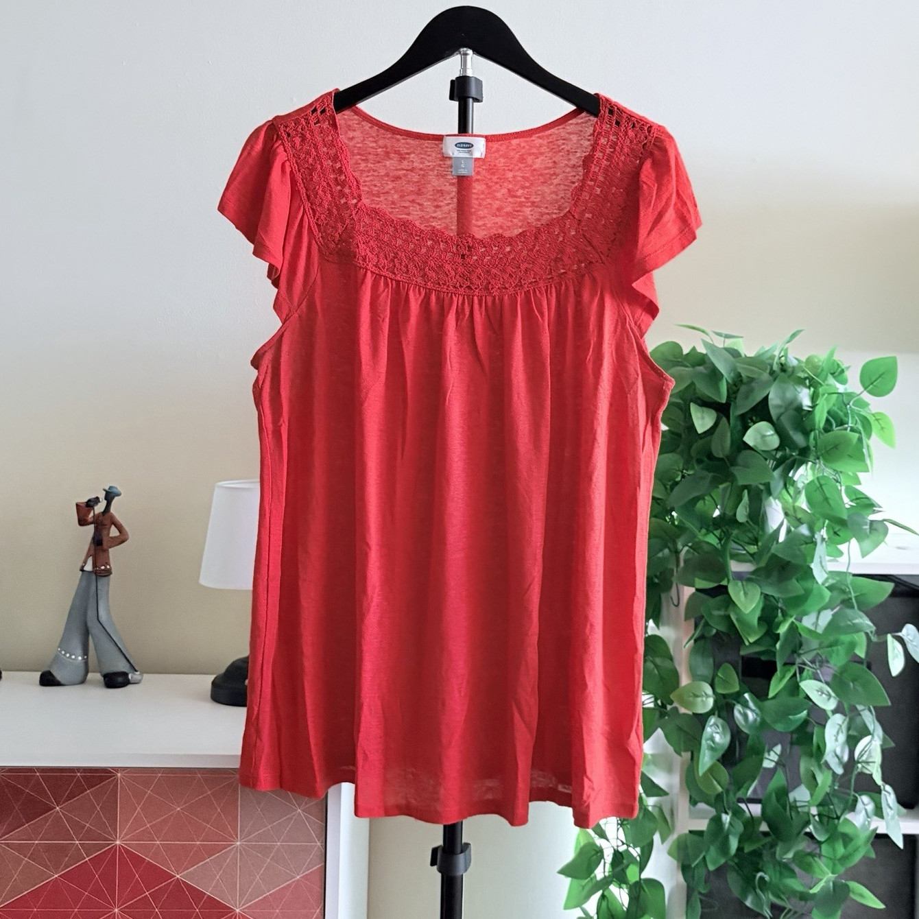 Old Navy Red Solid Scoop Neck Crochet Yoke Flutter Short Sleeve Knit Top L
