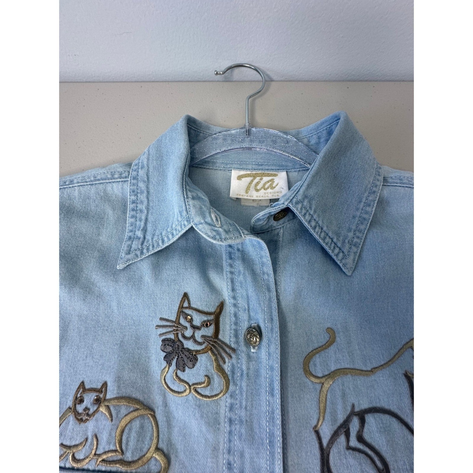 Vintage Tia Designs Blue Denim Cat Embroidered Button up Shirt Size M Rhinetone