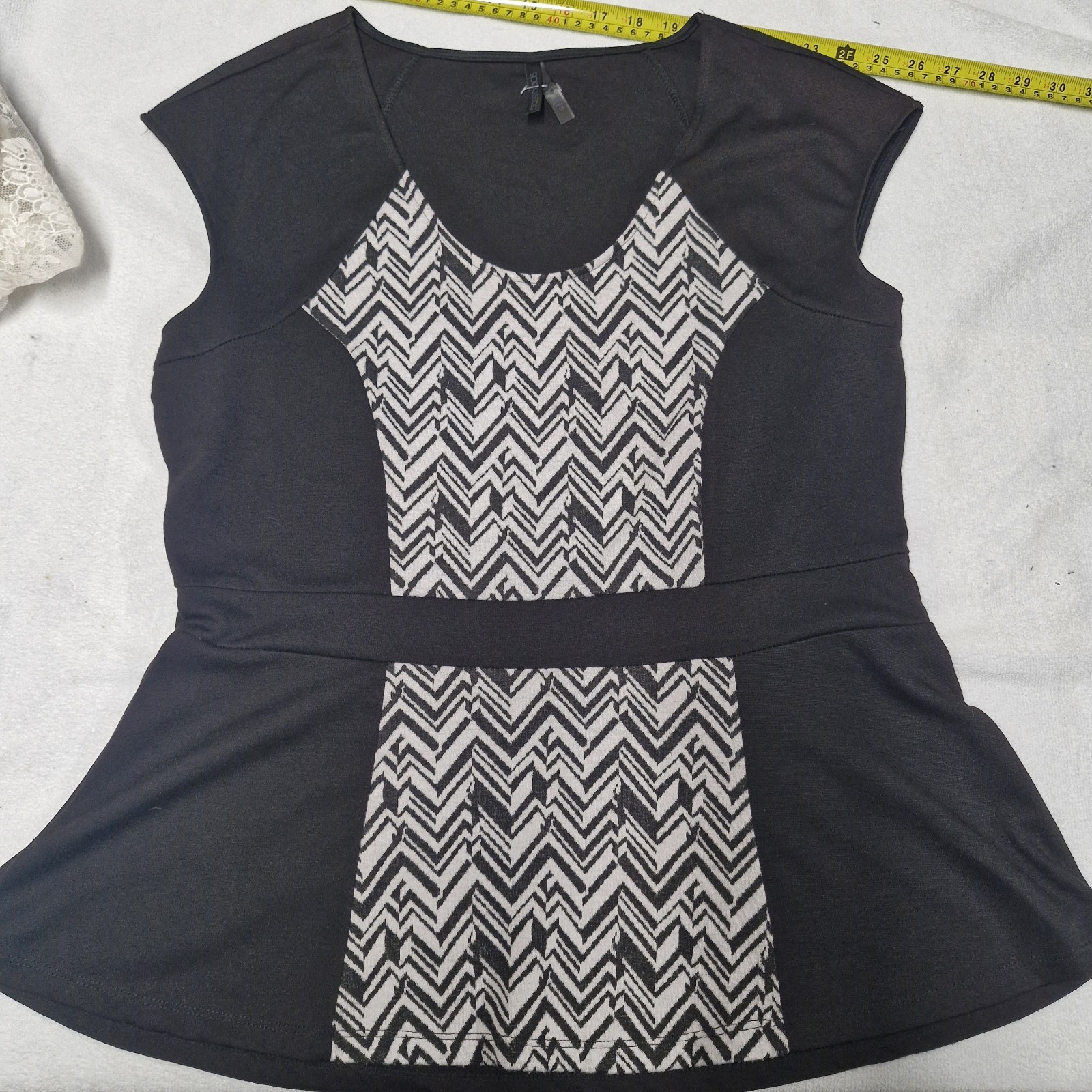 Crossroads Ladies 18 Blouse Black With White Argyle Diamond Print