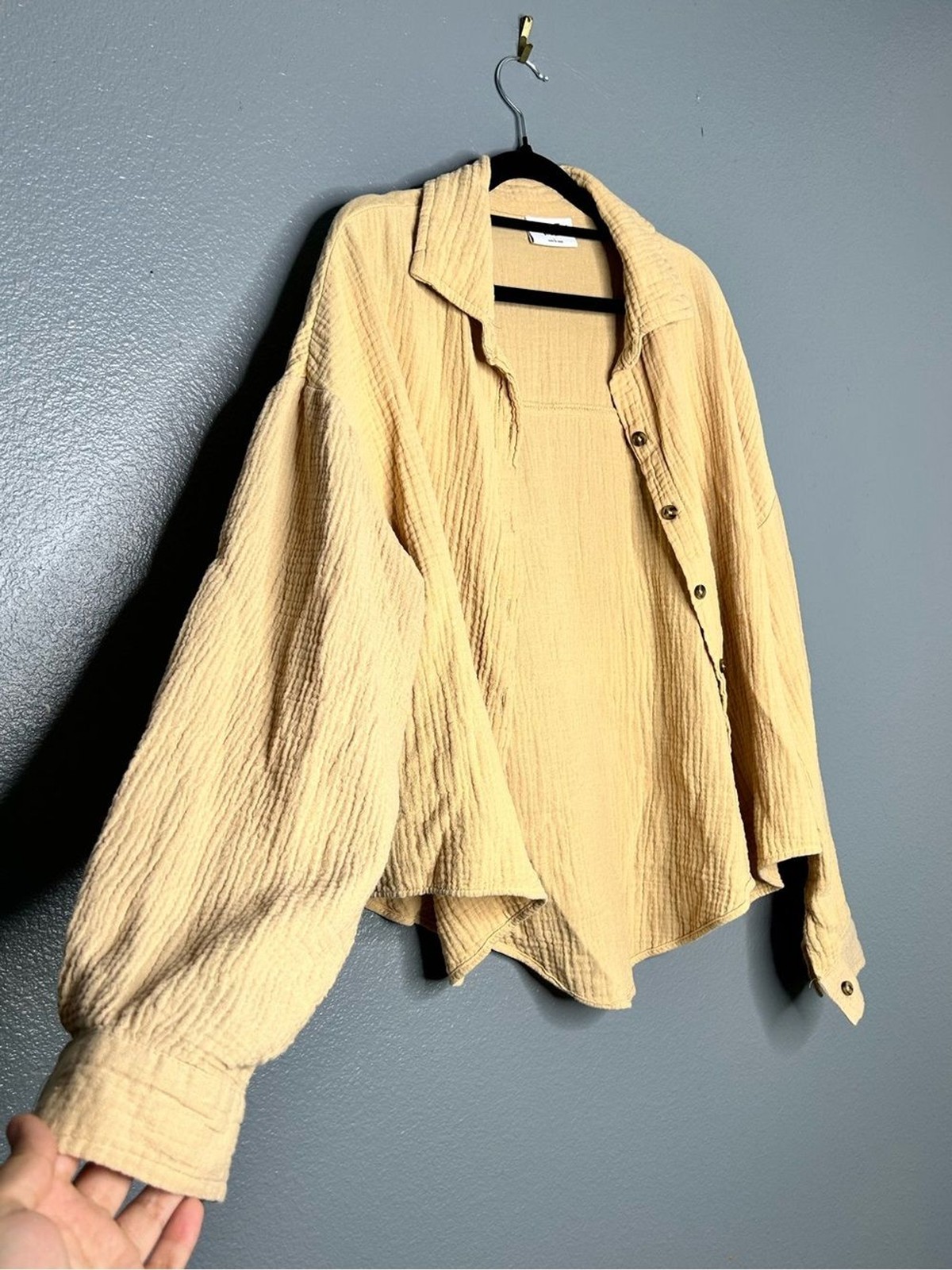 100% Gauze Cotton Relaxed Button-Down Shirt in Light Tan Size Large
