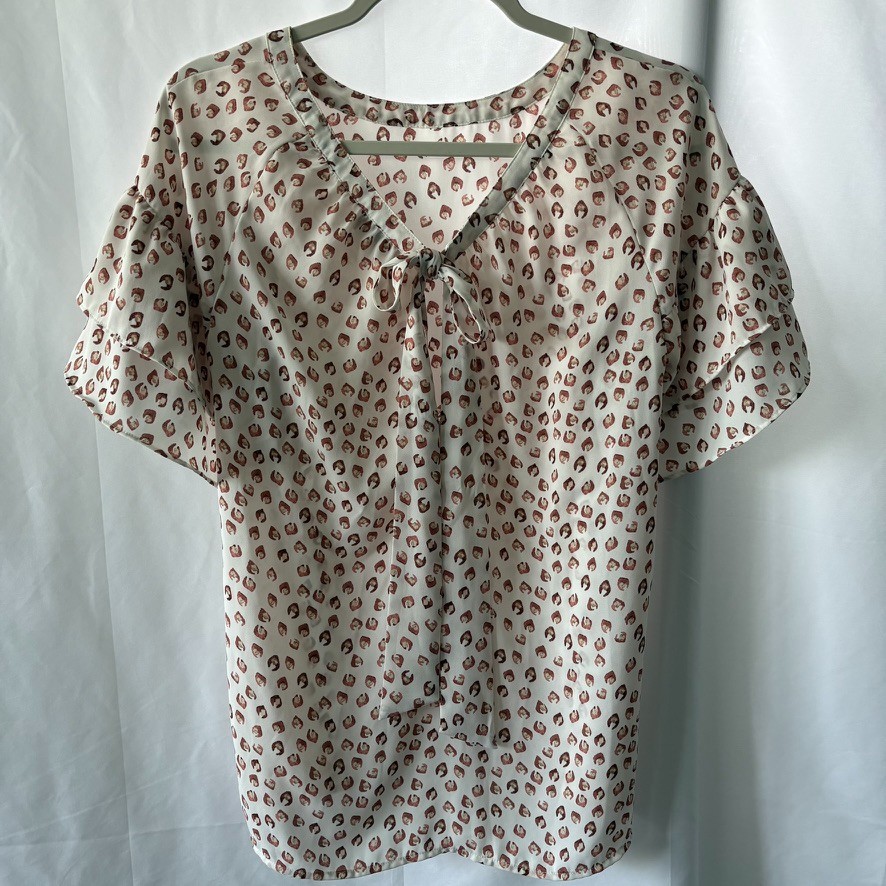 LOFT XS ruffled short sleeve blouse in cream with rust and orange splotches.