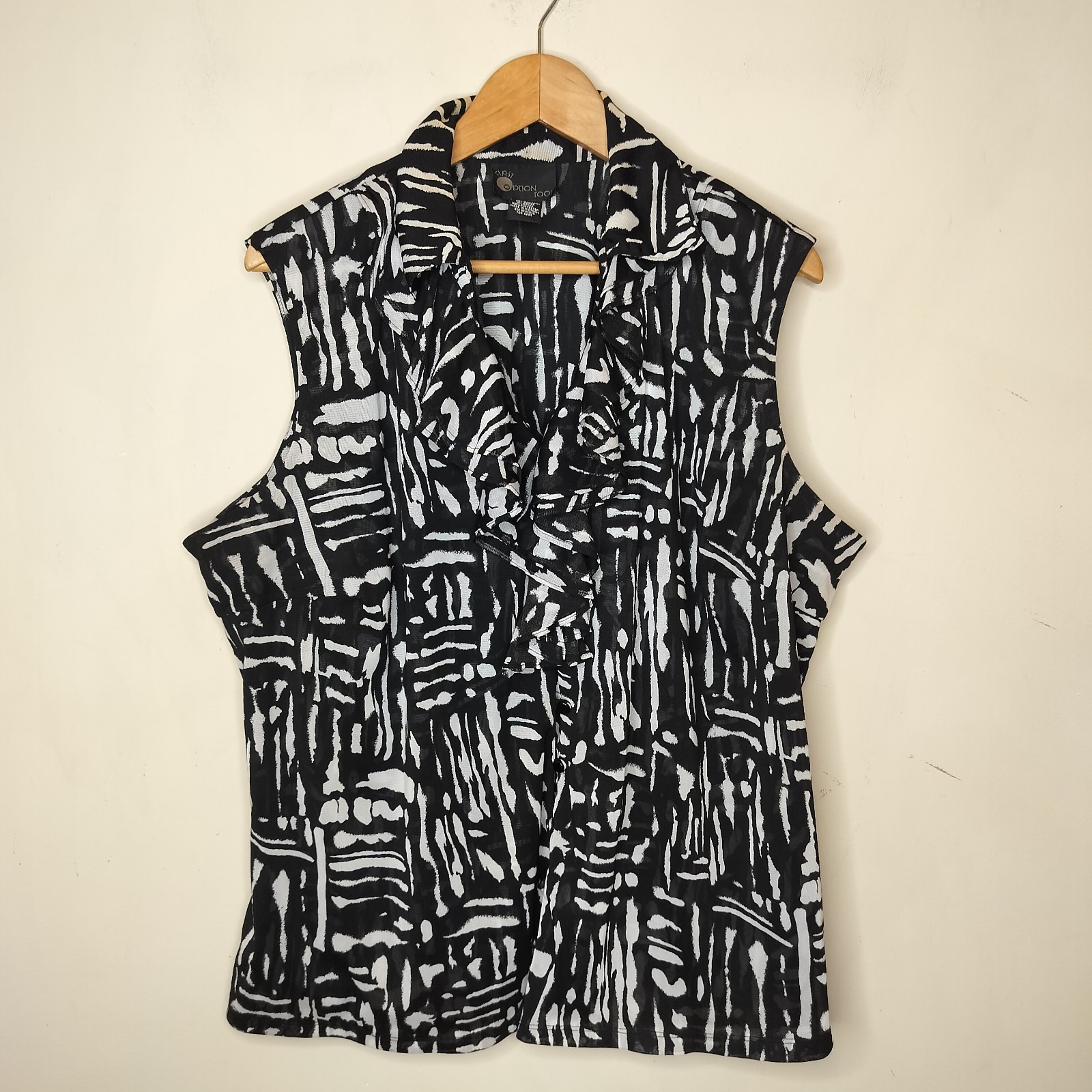 First Option 1X Womens Top Sleeveless Mesh Black White Ruffled Abstract