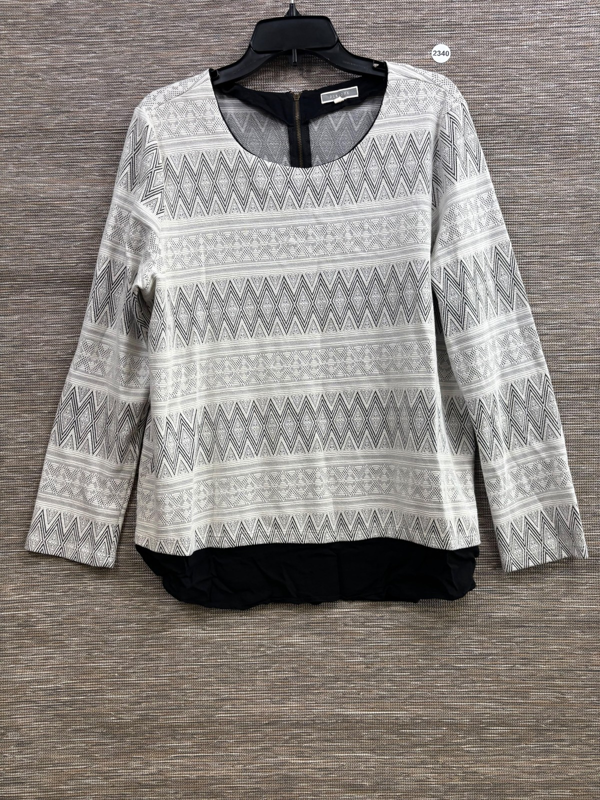 Pleione Blouse Womens XL White Geometric Knit Zip Back Contrast Hem Top