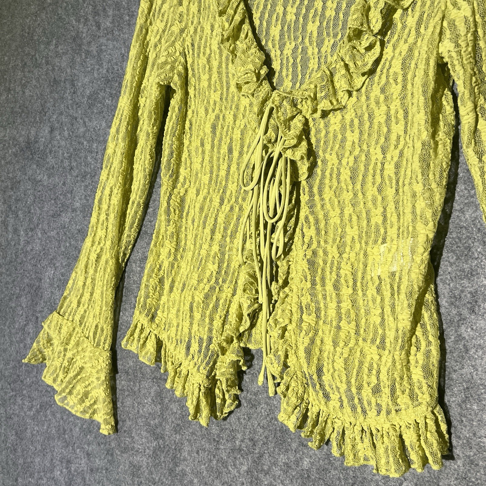 ASTR THE LABEL Chartreuse Green Lace Tie Front Blouse Flounce Sleeve Avocado S