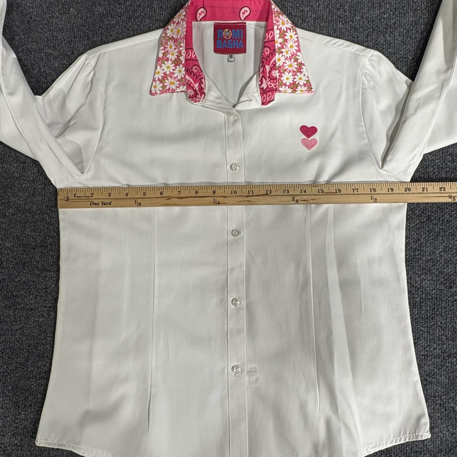 ROMI BASHA Shirt Womens Medium White Heart Floral Trim Button Front Valentines