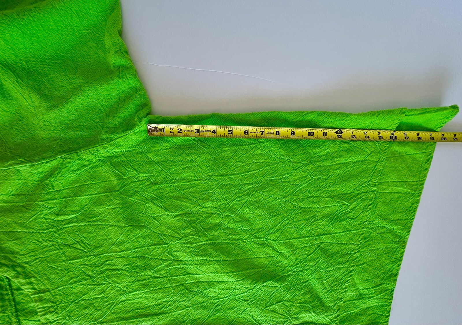 Pullover top textured cotton angled hem LS bright green no labels comfort