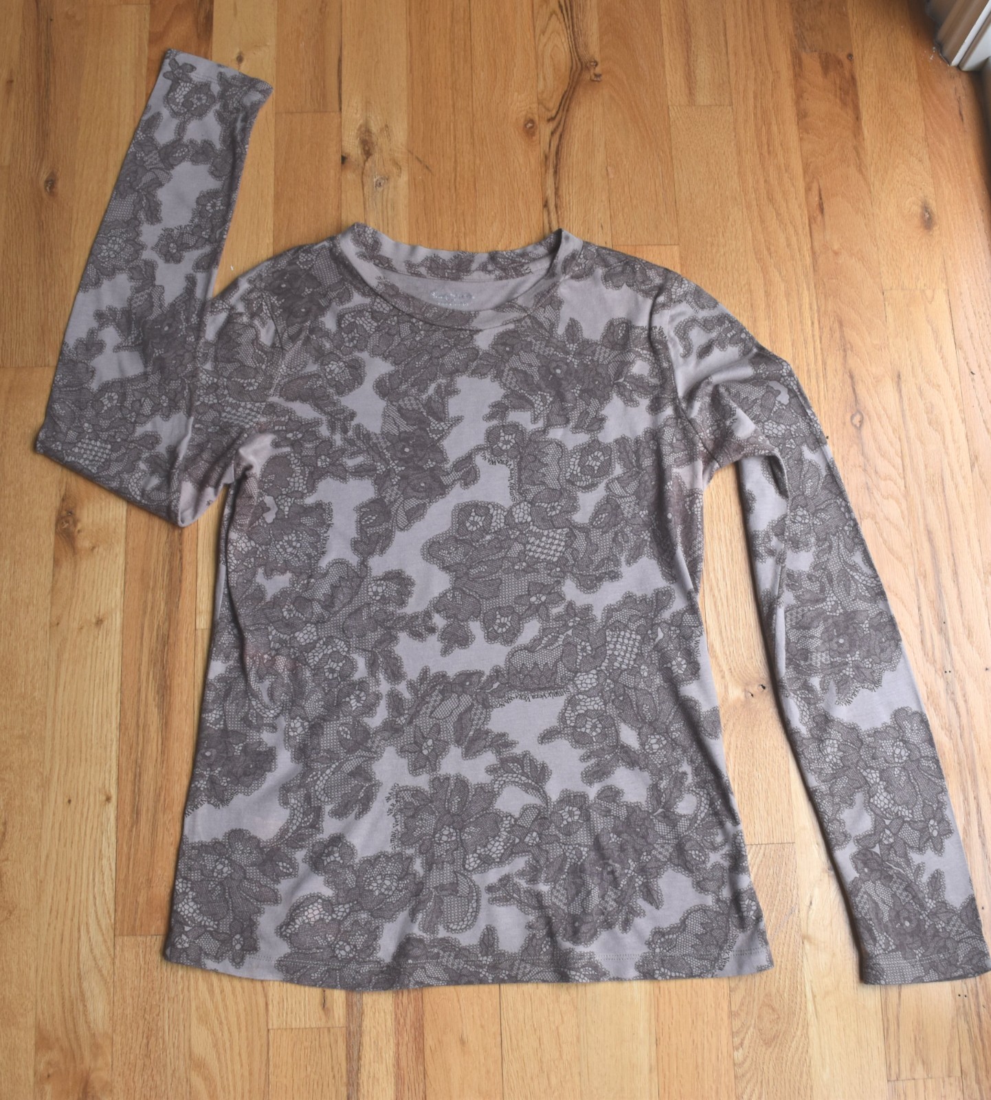 Simply Vera Vera Wang brown floral lace design long sleeve top (S) SO SOFT!!!!