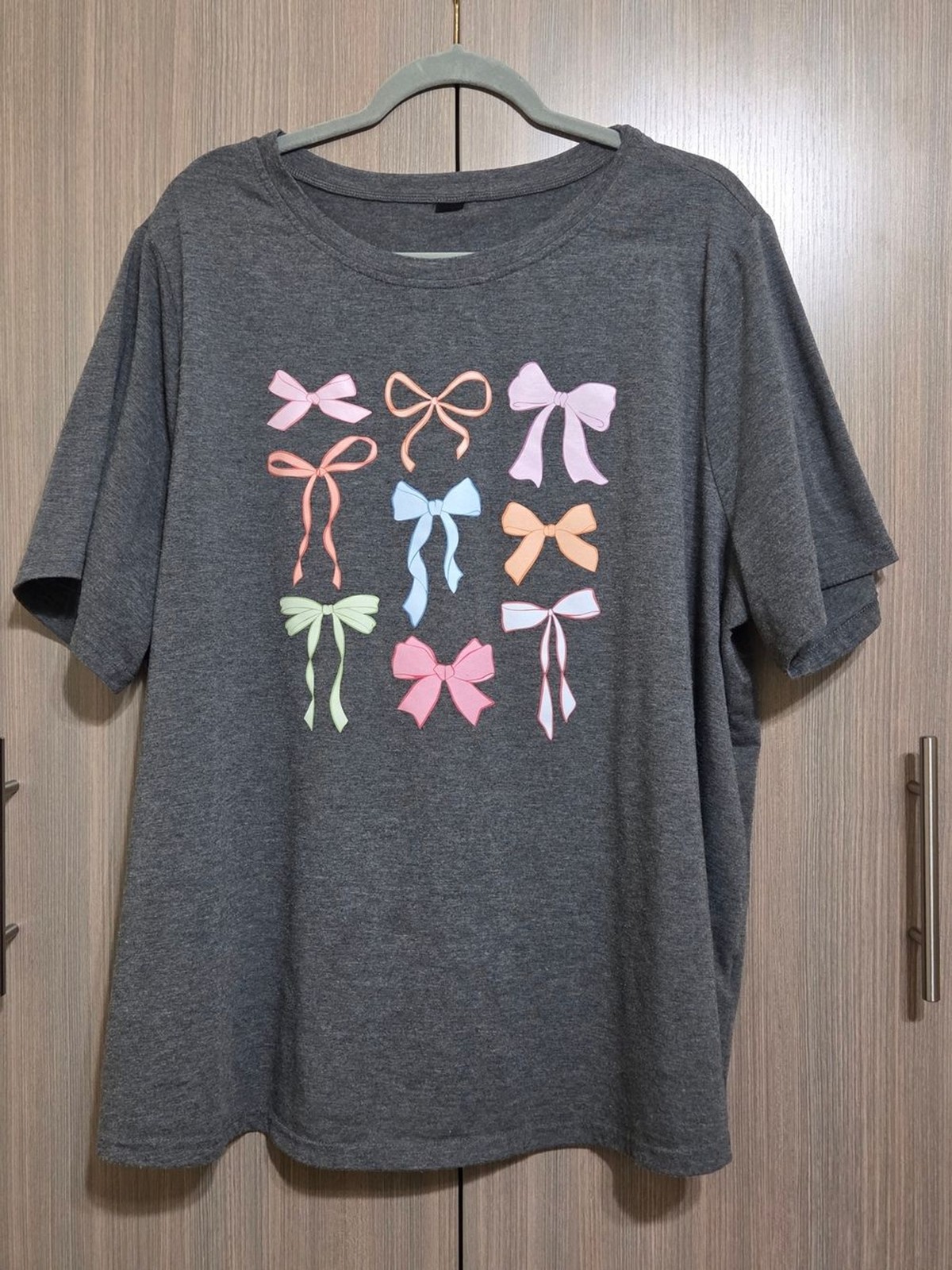 Adorable & Trendy Pastel Bow Graphic Tee