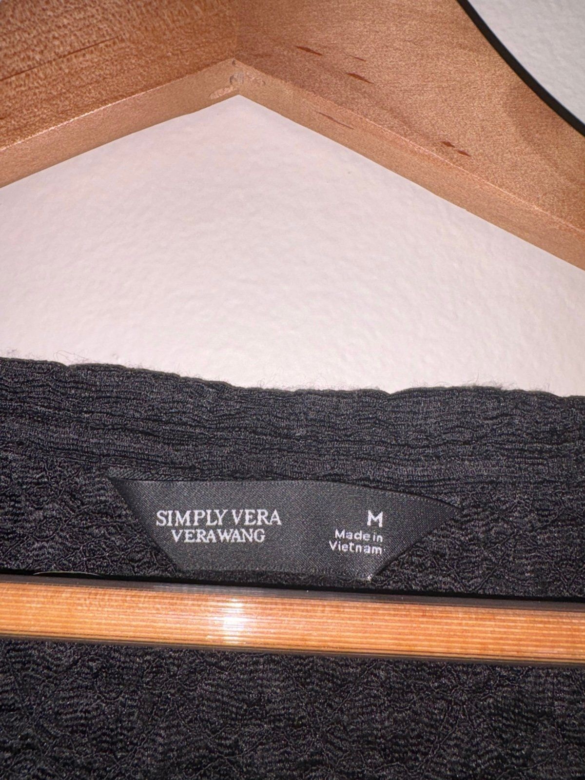 Simply Vera Wang Stretchy Black Shirt – Size Medium