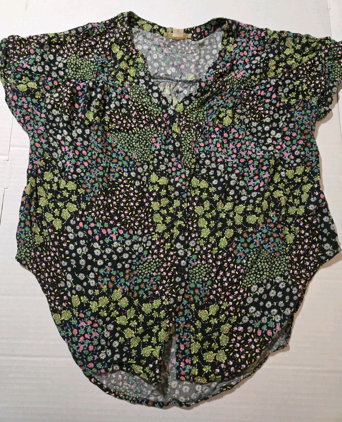 Cooper & Ella Women’s Black Multicolor Floral V-Neck Cap Sleeve Button Blouse M