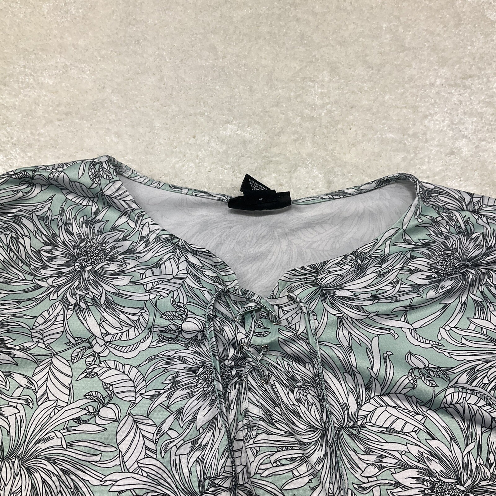 Nue Options Womens Size XL Floral Print Top 3/4 Sleeve Criss Cross Tie Neckline
