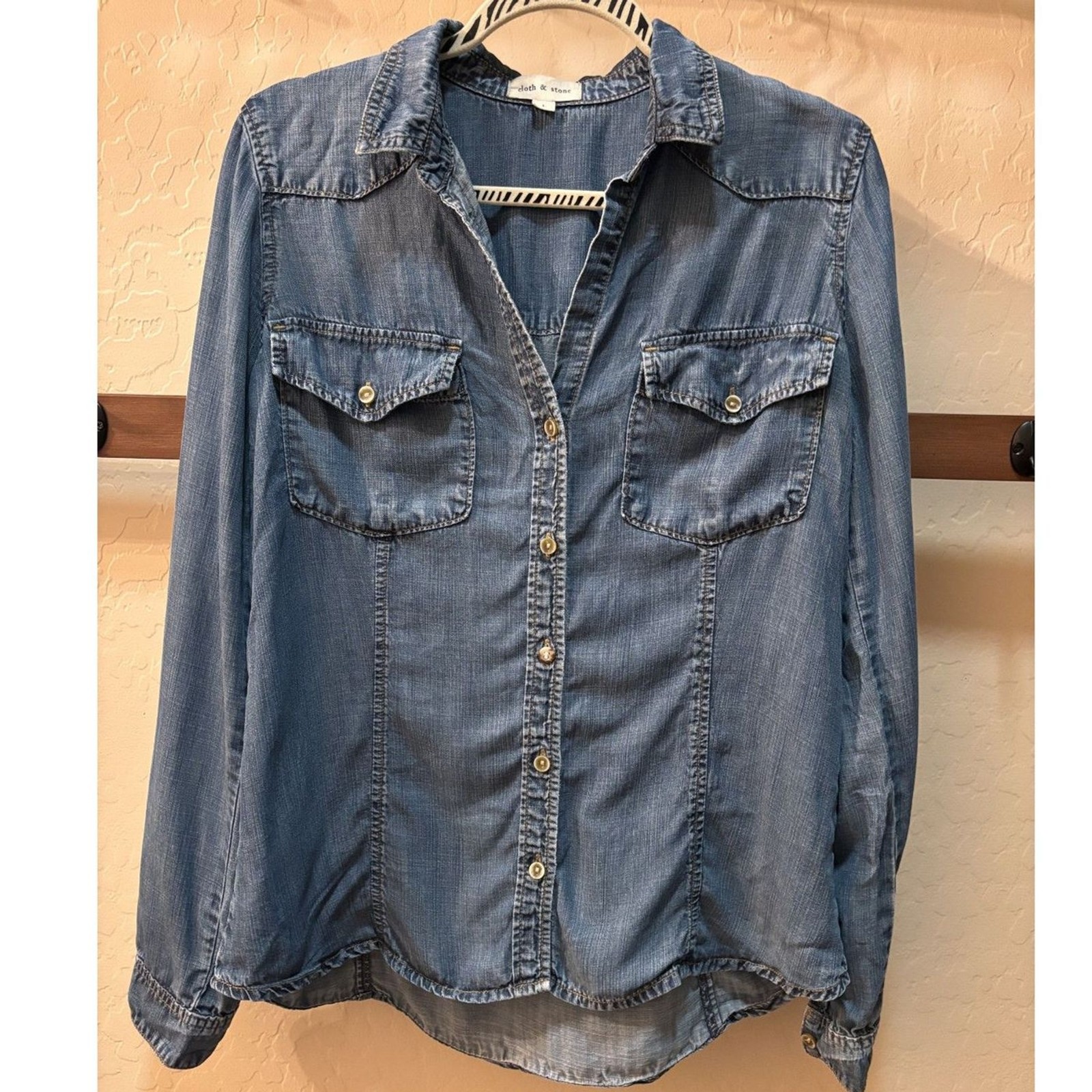 Cloth & Stone Chambray Button Front Shirt Women’s Large 100% Tencel Blue